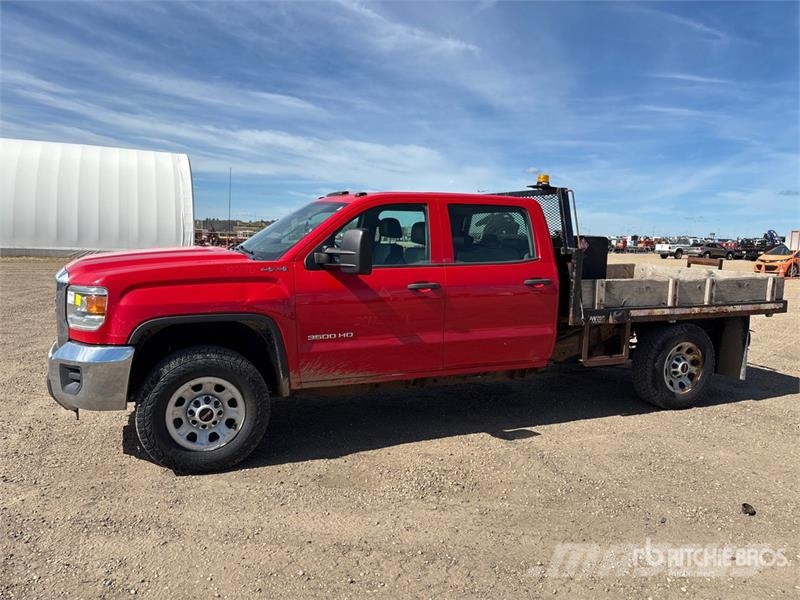 GMC Sierra 3500HD 4x4 Crew Cab Flatbed Truck Platte bakwagens