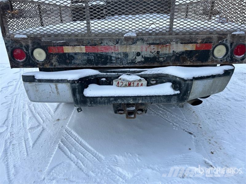 GMC Sierra 3500HD 4x4 Crew Cab Flatbed Truck Platós / Ponyvás teherautók