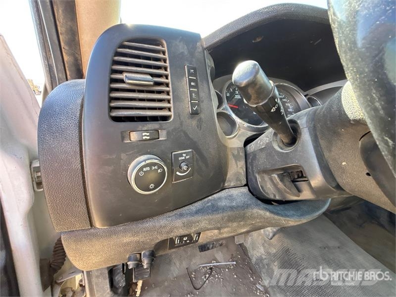 GMC Sierra 3500HD 4x4 Flatbed Truck Camiones plataforma
