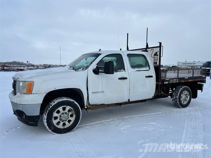 GMC Sierra 3500HD 4x4 Crew Cab Flatbed Truck Platós / Ponyvás teherautók