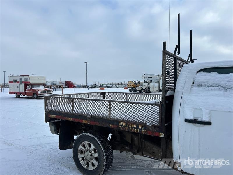 GMC Sierra 3500HD 4x4 Crew Cab Flatbed Truck Platós / Ponyvás teherautók