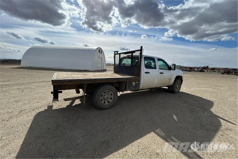 GMC Sierra 3500HD 4x4 Crew Cab Flatbed Truck Flatbed / Dropside trucks