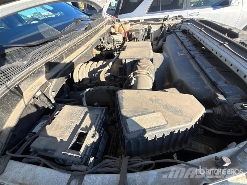 GMC Sierra 3500HD 4x4 Crew Cab Pickup Otros