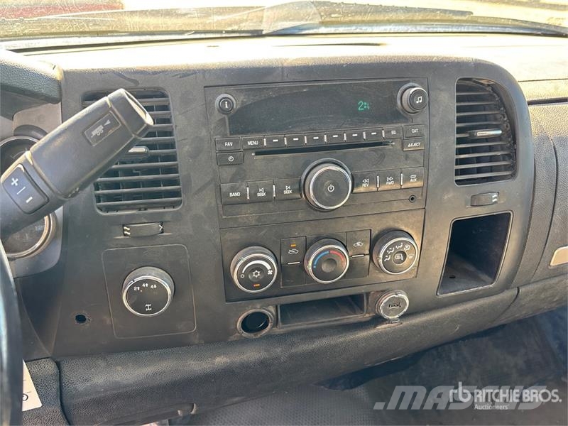 GMC Sierra 3500HD 4x4 Flatbed Truck Camiones plataforma