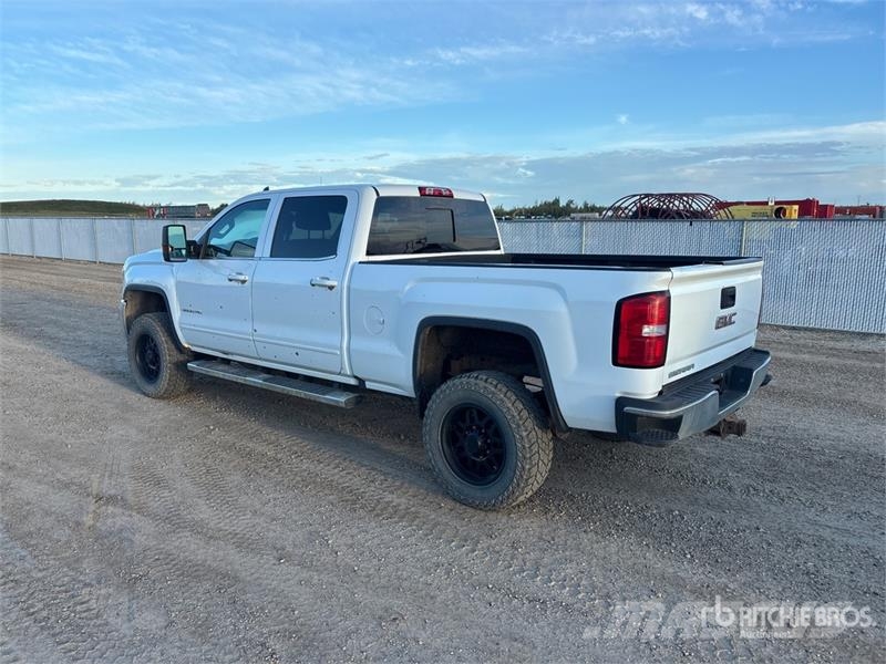 GMC Sierra 3500HD 4x4 Crew Cab Pickup Anders