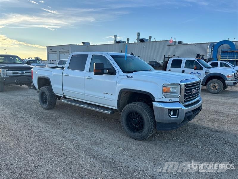 GMC Sierra 3500HD 4x4 Crew Cab Pickup Anders
