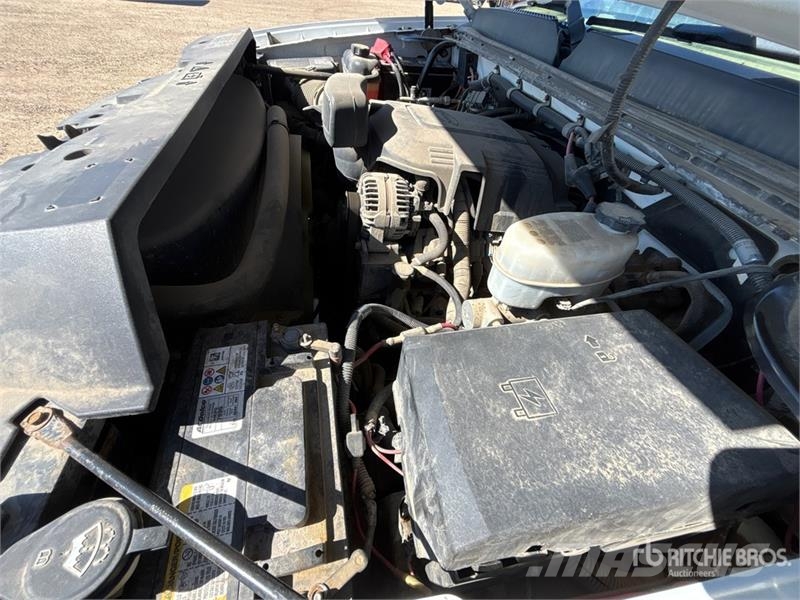 GMC Sierra 3500HD 4x4 Flatbed Truck Camiones plataforma