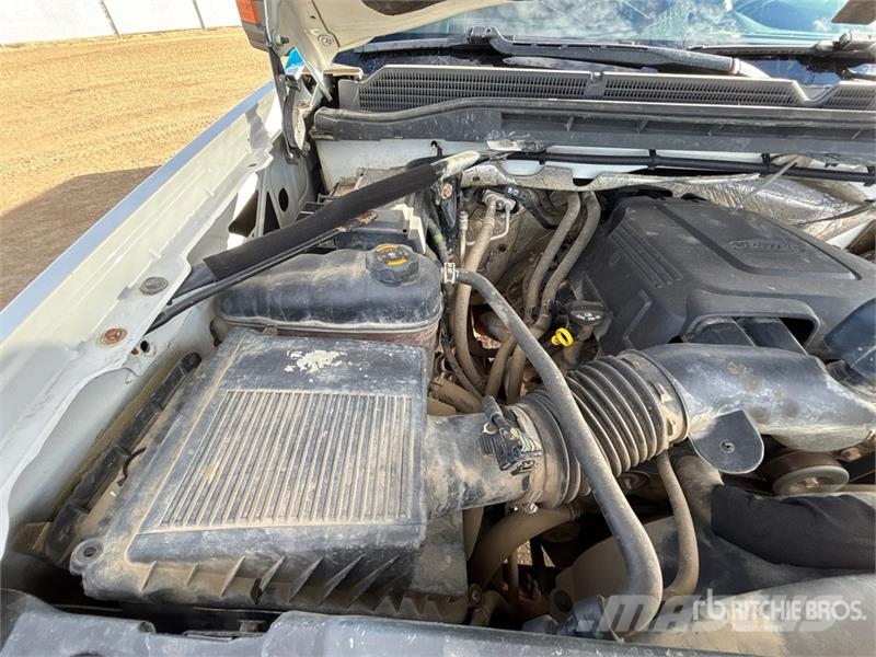 GMC Sierra 3500HD 4x4 Crew Cab Pickup Outros