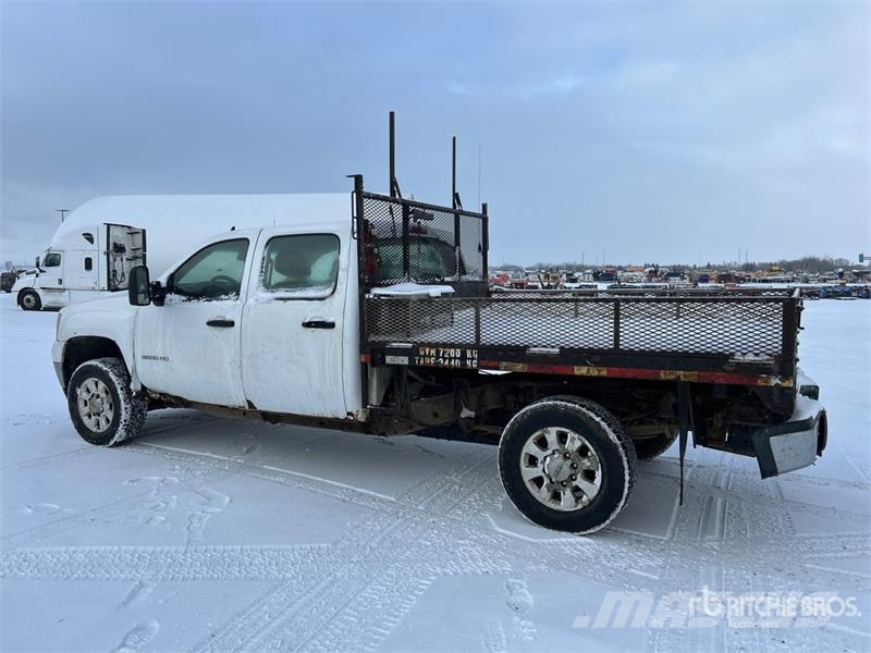 GMC Sierra 3500HD 4x4 Crew Cab Flatbed Truck Platós / Ponyvás teherautók