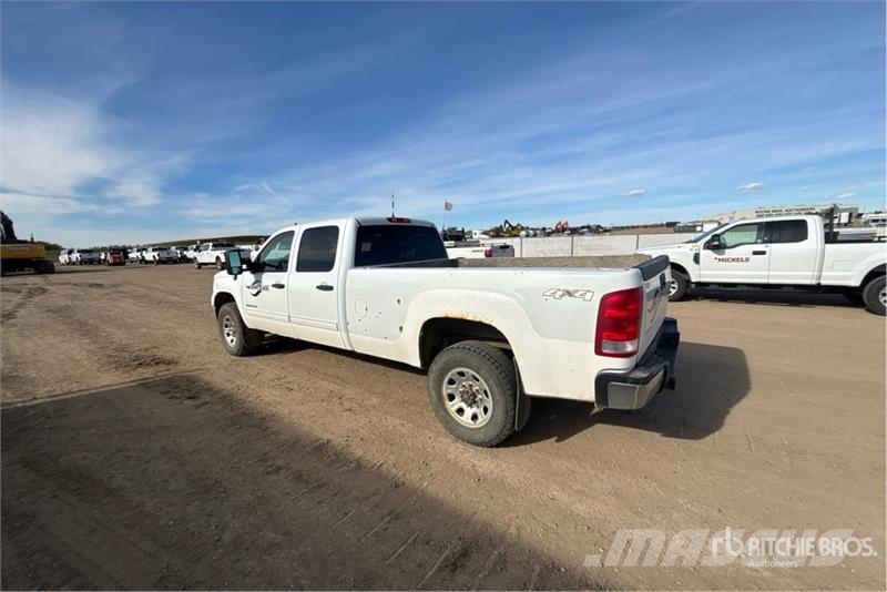 GMC Sierra 3500HD 4x4 Crew Cab Pickup Furgoni altro