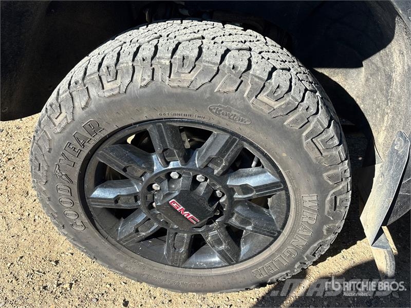 GMC Sierra 3500HD AT4 4x4 Crew Cab Pickup Other