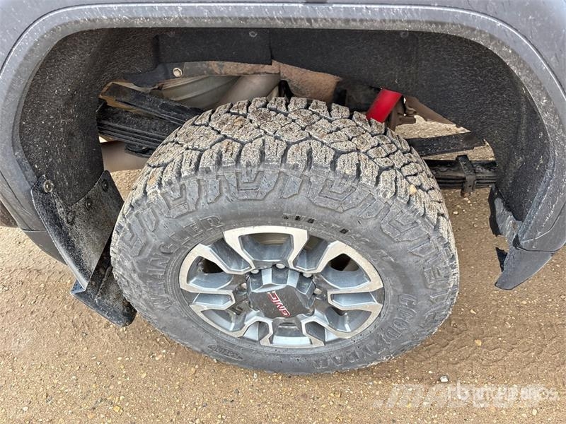 GMC Sierra 3500HD AT4 4x4 Crew Cab Pickup أخرى