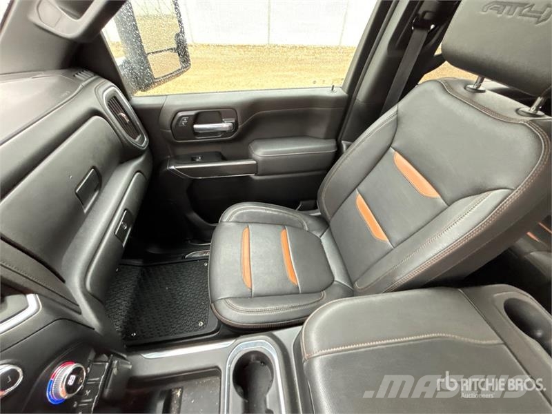 GMC Sierra 3500HD AT4 4x4 Crew Cab Pickup أخرى