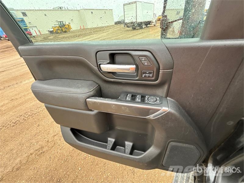 GMC Sierra 3500HD AT4 4x4 Crew Cab Pickup أخرى