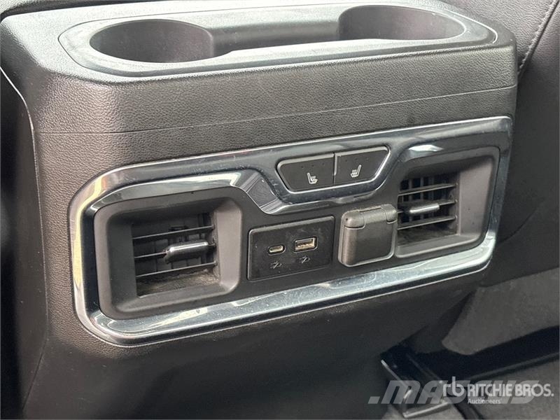 GMC Sierra 3500HD AT4 4x4 Crew Cab Pickup أخرى