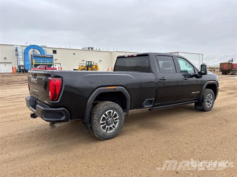 GMC Sierra 3500HD AT4 4x4 Crew Cab Pickup أخرى