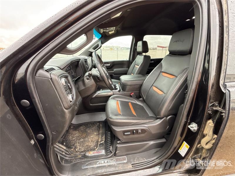 GMC Sierra 3500HD AT4 4x4 Crew Cab Pickup أخرى