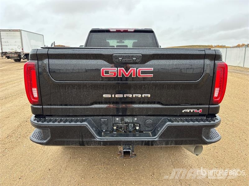 GMC Sierra 3500HD AT4 4x4 Crew Cab Pickup أخرى