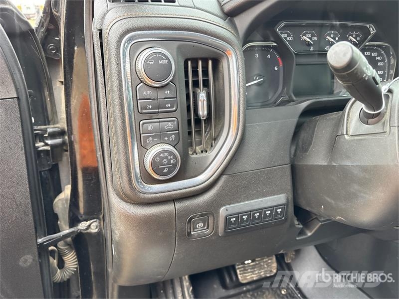 GMC Sierra 3500HD AT4 4x4 Crew Cab Pickup أخرى