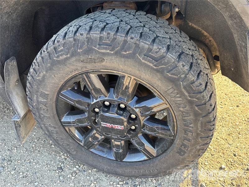 GMC Sierra 3500HD AT4 4x4 Crew Cab Pickup Other