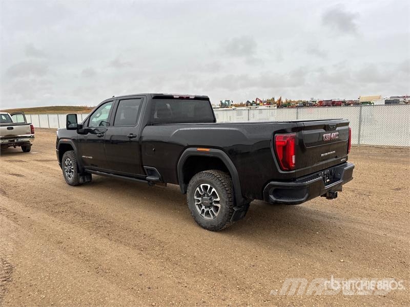 GMC Sierra 3500HD AT4 4x4 Crew Cab Pickup أخرى