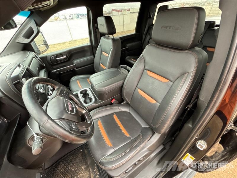 GMC Sierra 3500HD AT4 4x4 Crew Cab Pickup أخرى