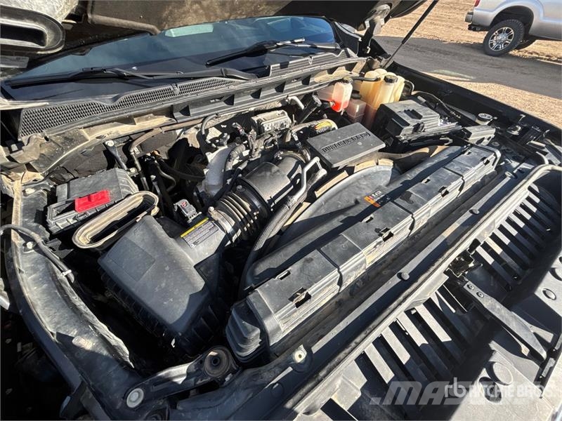 GMC Sierra 3500HD Denali 4x4 Crew Cab Pickup Ostalo