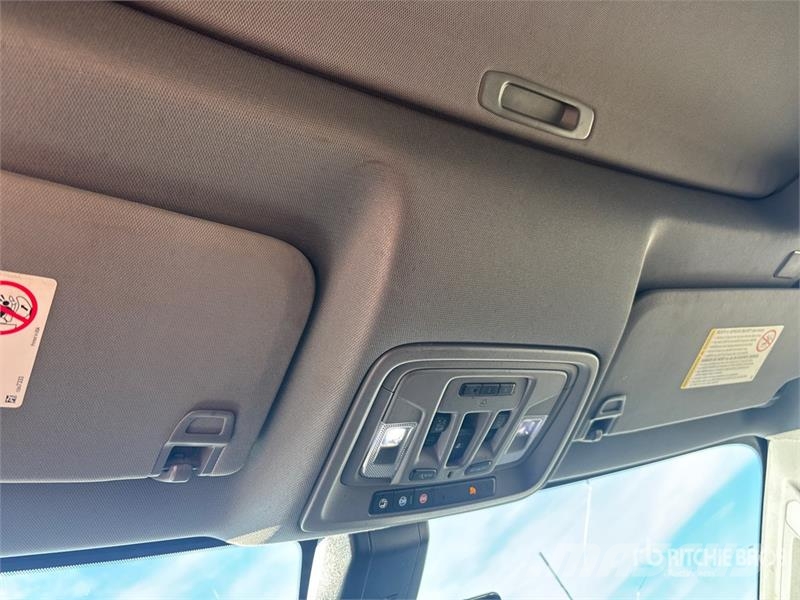 GMC Sierra 3500HD Denali 4x4 Crew Cab Pickup Ostalo