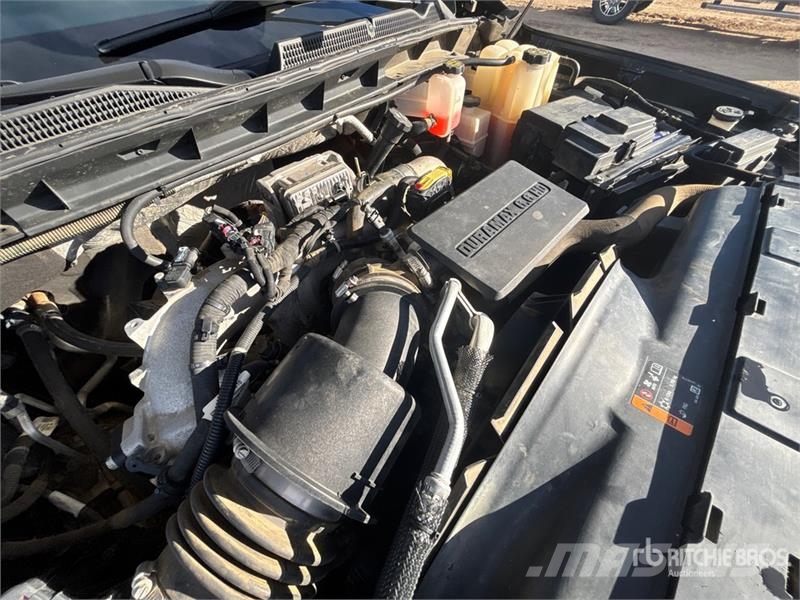 GMC Sierra 3500HD Denali 4x4 Crew Cab Pickup Ostalo