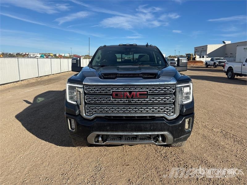 GMC Sierra 3500HD Denali 4x4 Crew Cab Pickup Ostalo