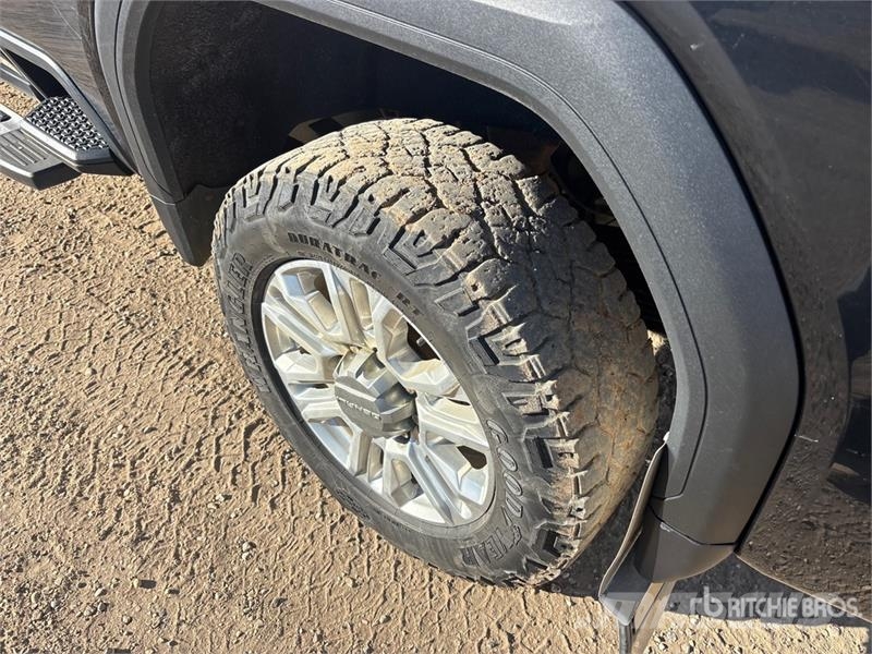 GMC Sierra 3500HD Denali 4x4 Crew Cab Pickup Ostalo