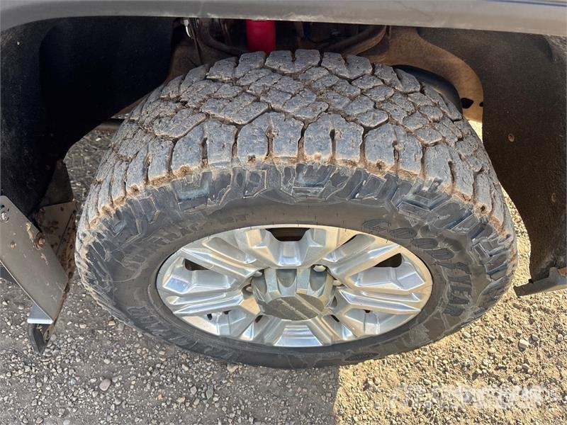 GMC Sierra 3500HD Denali 4x4 Crew Cab Pickup Ostalo