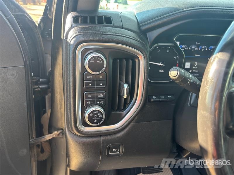 GMC Sierra 3500HD Denali 4x4 Crew Cab Pickup Ostalo