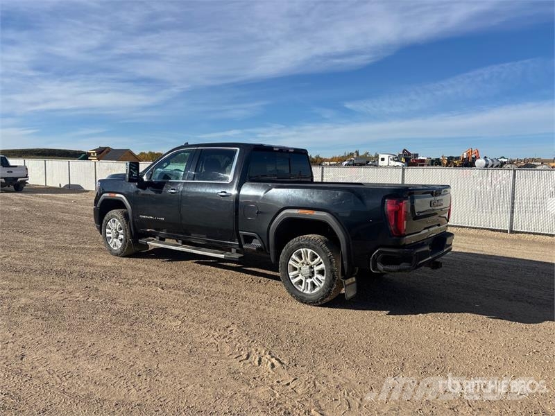 GMC Sierra 3500HD Denali 4x4 Crew Cab Pickup Ostalo