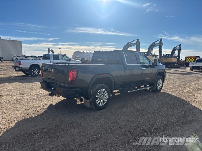 GMC Sierra 3500HD Denali 4x4 Crew Cab Pickup Ostalo