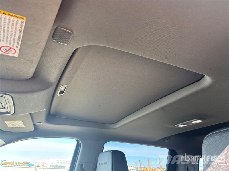 GMC Sierra 3500HD Denali 4x4 Crew Cab Pickup Ostalo