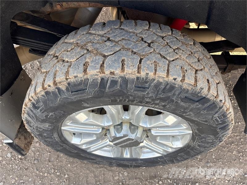GMC Sierra 3500HD Denali 4x4 Crew Cab Pickup Ostalo