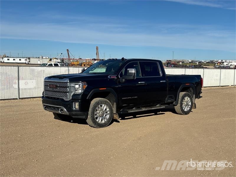 GMC Sierra 3500HD Denali 4x4 Crew Cab Pickup Ostalo