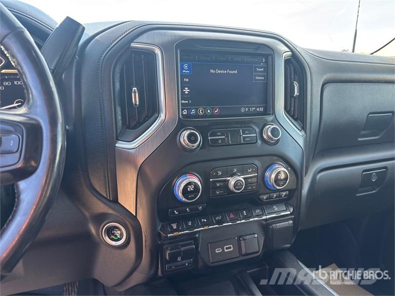 GMC Sierra 3500HD Denali 4x4 Crew Cab Pickup Ostalo