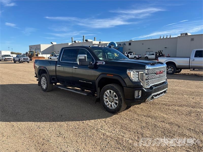 GMC Sierra 3500HD Denali 4x4 Crew Cab Pickup Ostalo