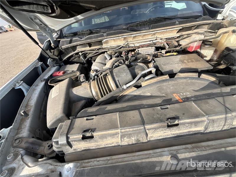 GMC Sierra 3500HD SLE 4x4 Crew Cab Pickup Otros