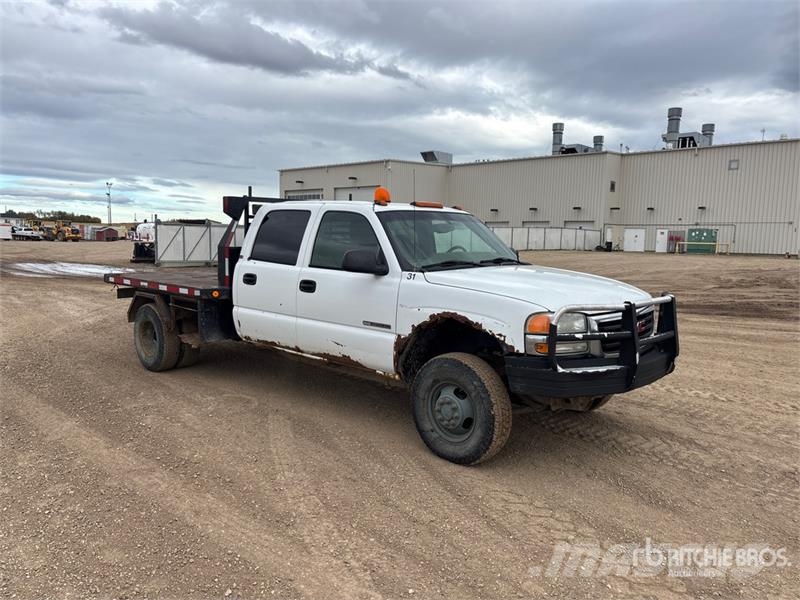 GMC Sierra 3500HD SLE 4x4 Crew Cab Flatbed Truck Platós / Ponyvás teherautók