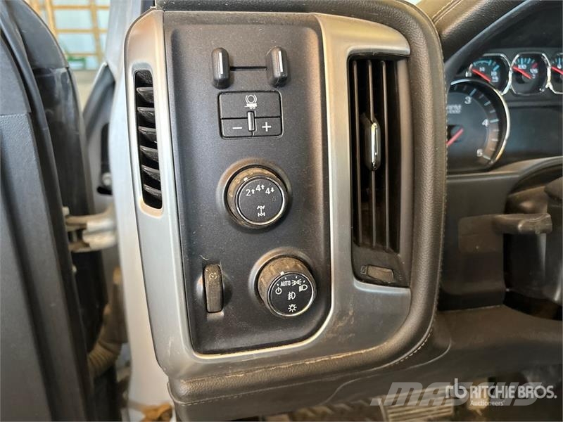 GMC Sierra 3500HD SLE 4x4 Crew Cab Pickup Iné