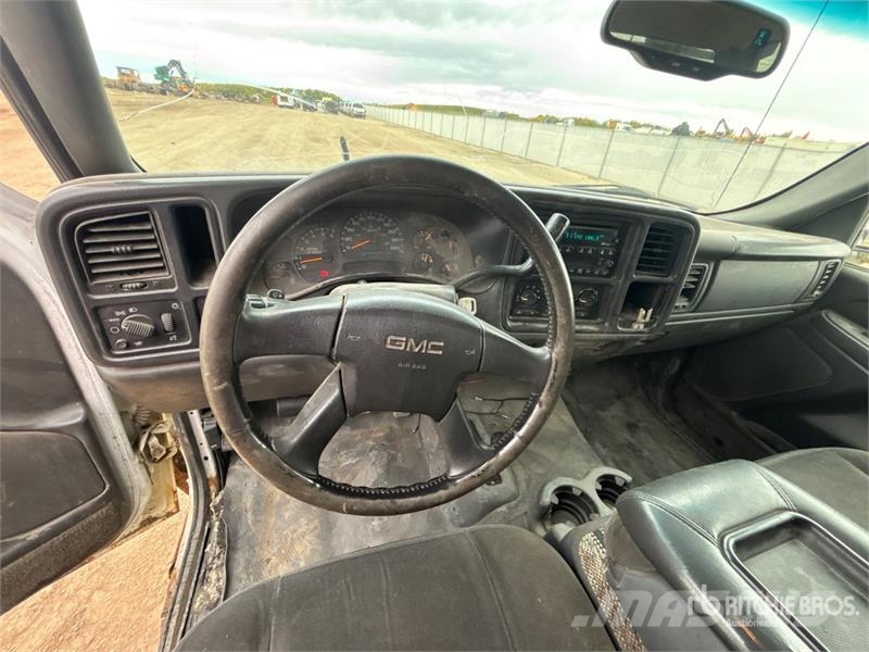 GMC Sierra 3500HD SLE 4x4 Crew Cab Flatbed Truck Platós / Ponyvás teherautók
