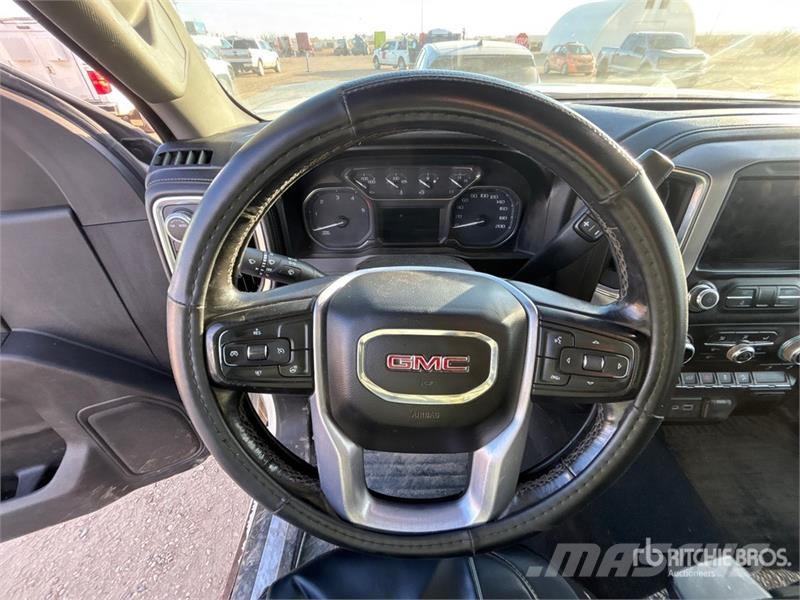 GMC Sierra 3500HD SLE 4x4 Crew Cab Pickup Otros