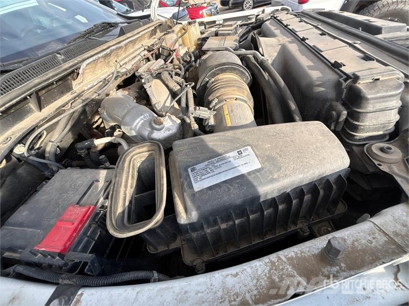GMC Sierra 3500HD SLE 4x4 Crew Cab Pickup Otros