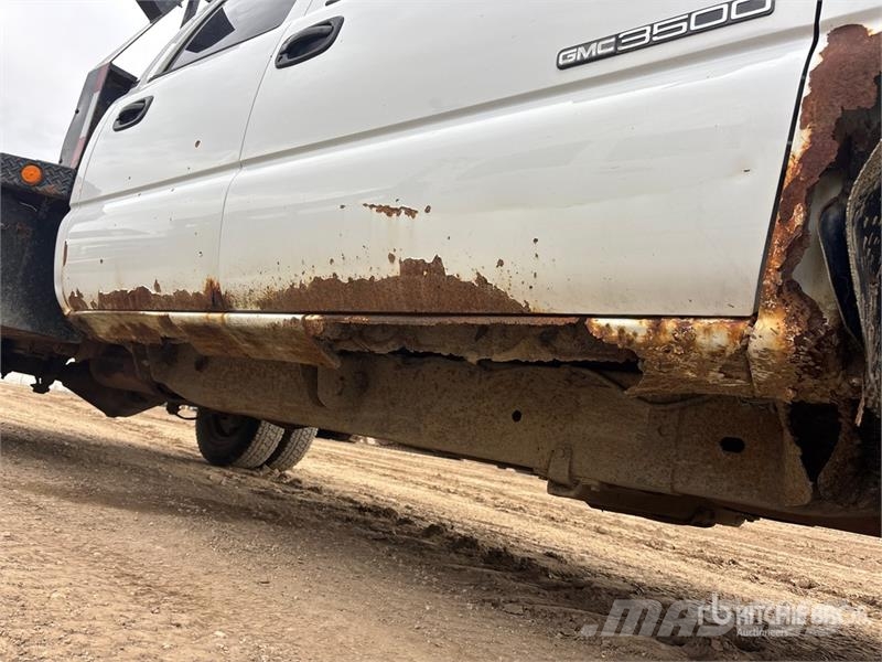 GMC Sierra 3500HD SLE 4x4 Crew Cab Flatbed Truck Platós / Ponyvás teherautók
