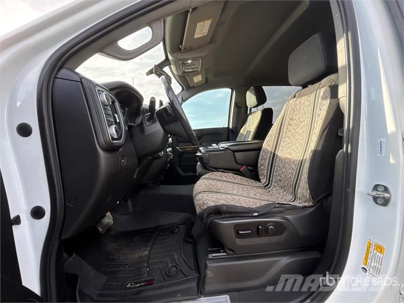 GMC Sierra 3500HD SLE 4x4 Crew Cab Pickup Otros