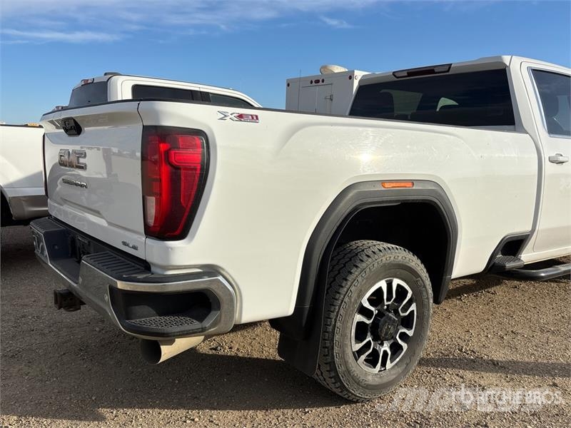 GMC Sierra 3500HD SLE 4x4 Crew Cab Pickup Otros