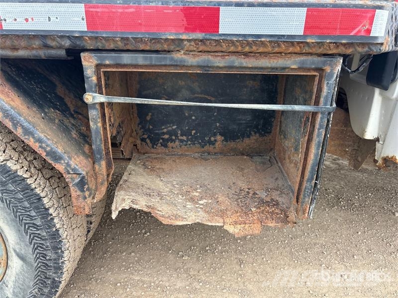 GMC Sierra 3500HD SLE 4x4 Crew Cab Flatbed Truck Platós / Ponyvás teherautók